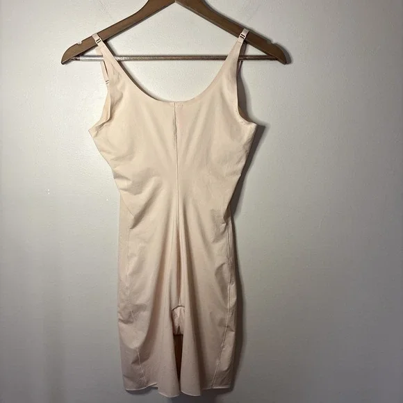 SPANX Thinstincts Open Bust Mid Thigh Bodysuit Shapewear Beige Medium M - Picture 2 of 6